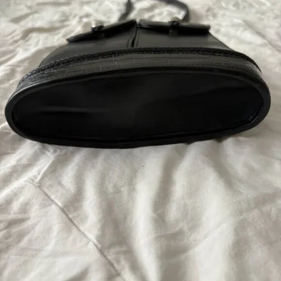 One World By Brighton Shoulder Bag Black Crossbody Croc Embossed Trim - Picture 5 of 12